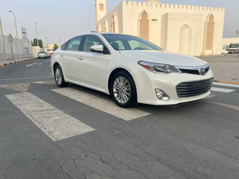 2013 تويوتا افالون in Dubai