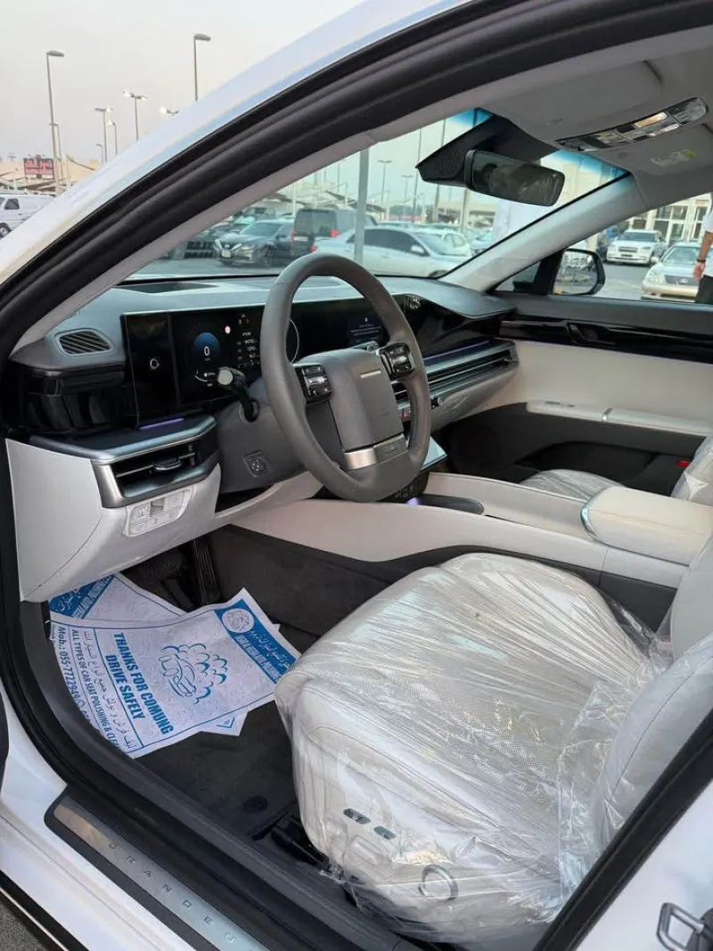 2023 Hyundai Trajet in Dubai
