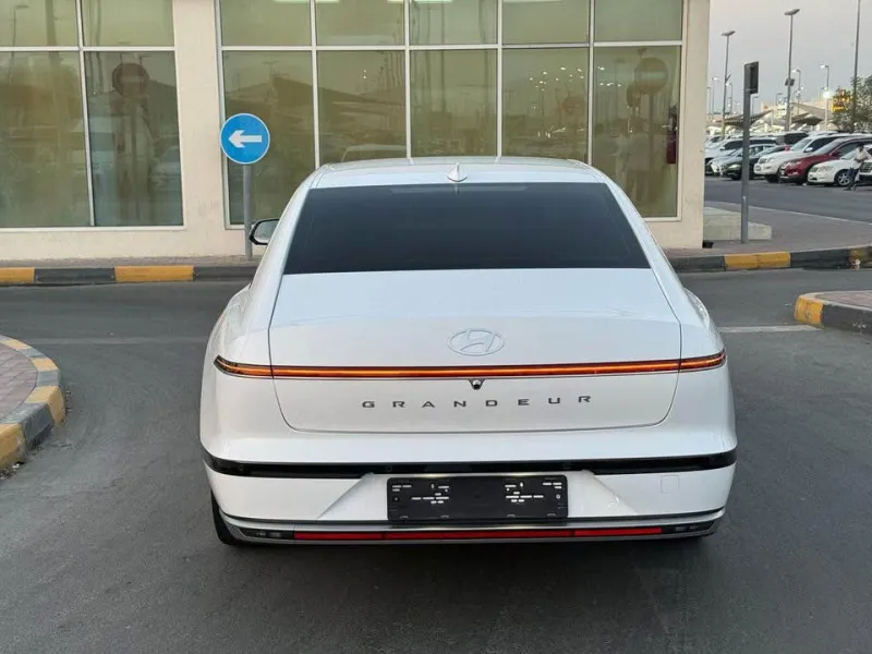 2023 Hyundai Trajet in Dubai