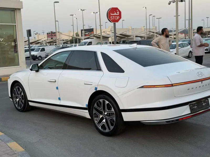 2023 Hyundai Trajet in Dubai