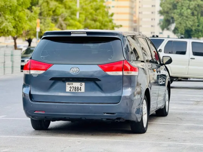 2013 تويوتا سيينا in Dubai