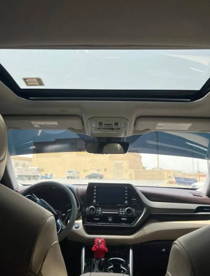 2021 Toyota Highlander in Dubai