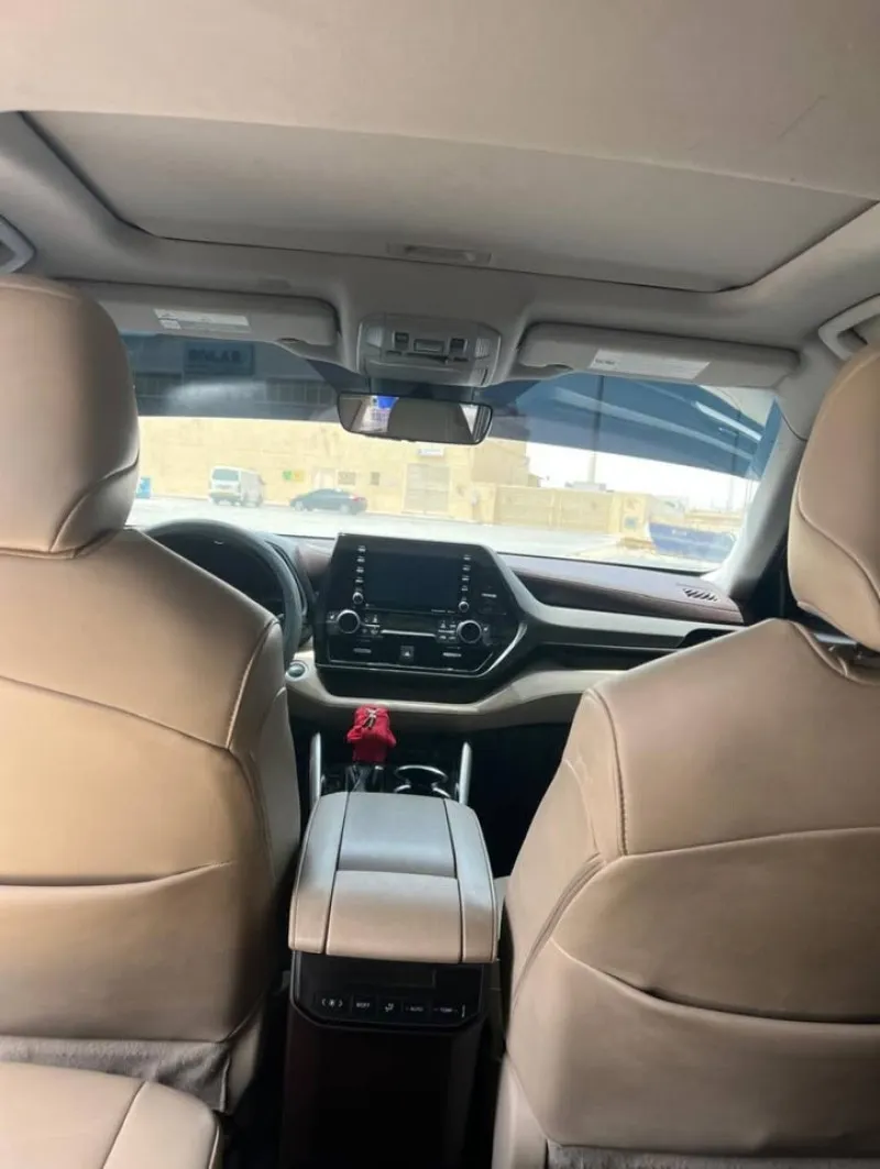 2021 Toyota Highlander in Dubai