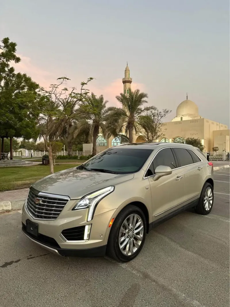 2017 كاديلاك اكس تي ٥ in Dubai