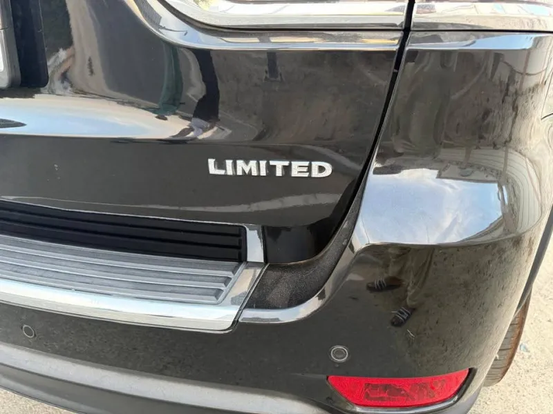 2016 Jeep Grand Cherokee in Dubai