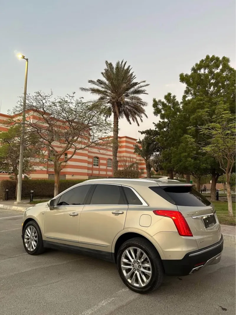 2017 كاديلاك اكس تي ٥ in Dubai