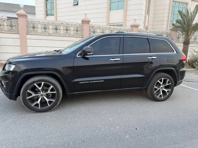 2016 Jeep Grand Cherokee in Dubai