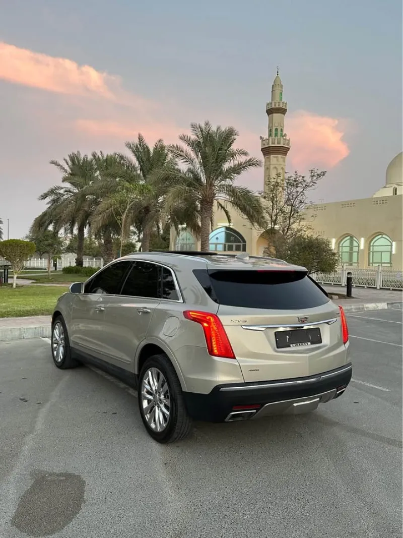 2017 كاديلاك اكس تي ٥ in Dubai