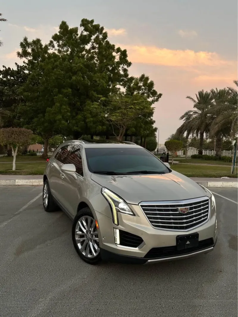 2017 كاديلاك اكس تي ٥ in Dubai