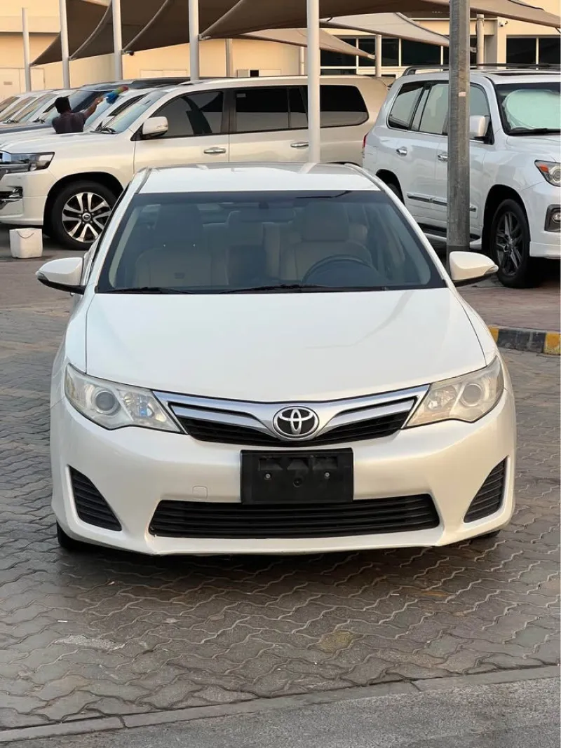 2015 تويوتا كامري in Dubai