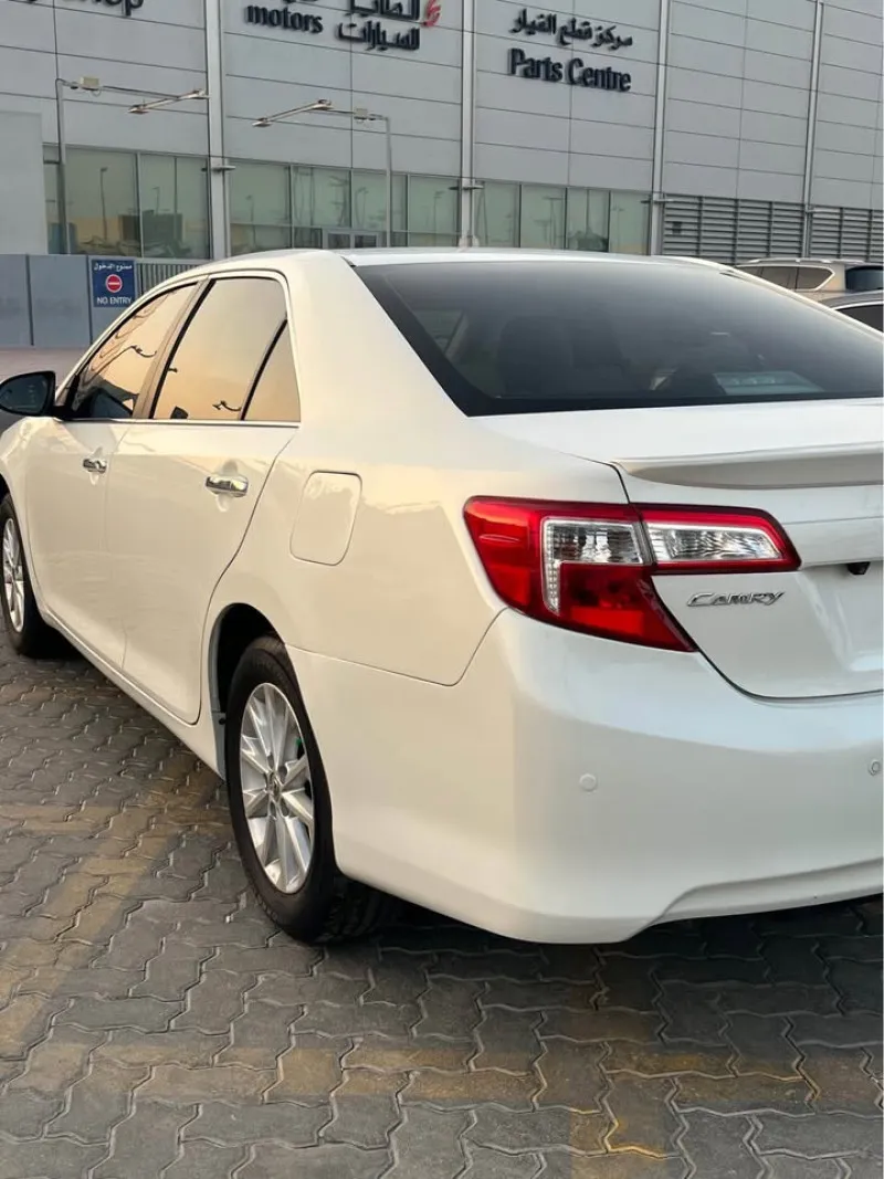 2015 تويوتا كامري in Dubai