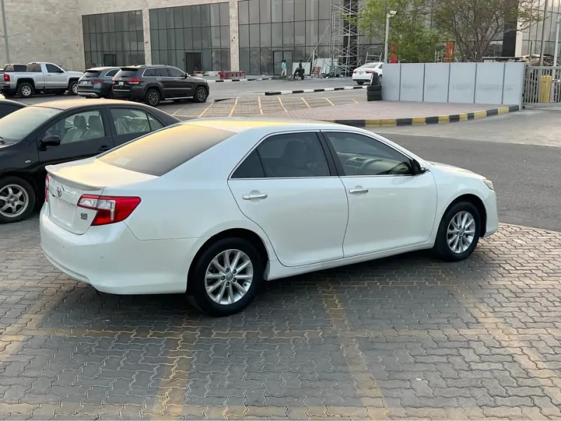 2015 تويوتا كامري in Dubai
