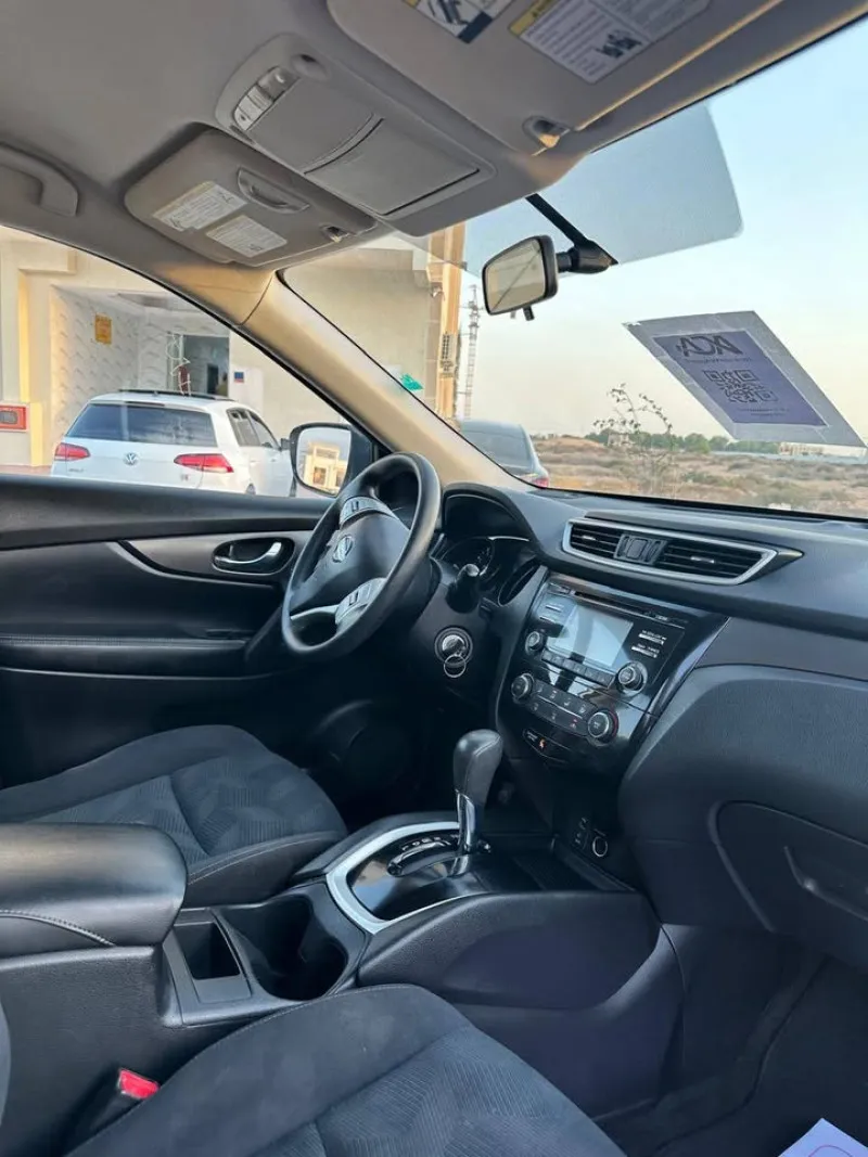 2016 Nissan Rogue in Dubai