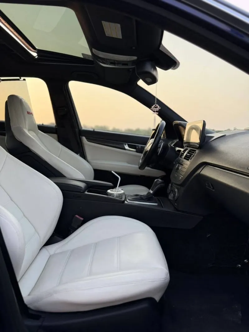 2009 مرسيدس-بنز سي ٦٣ in Dubai