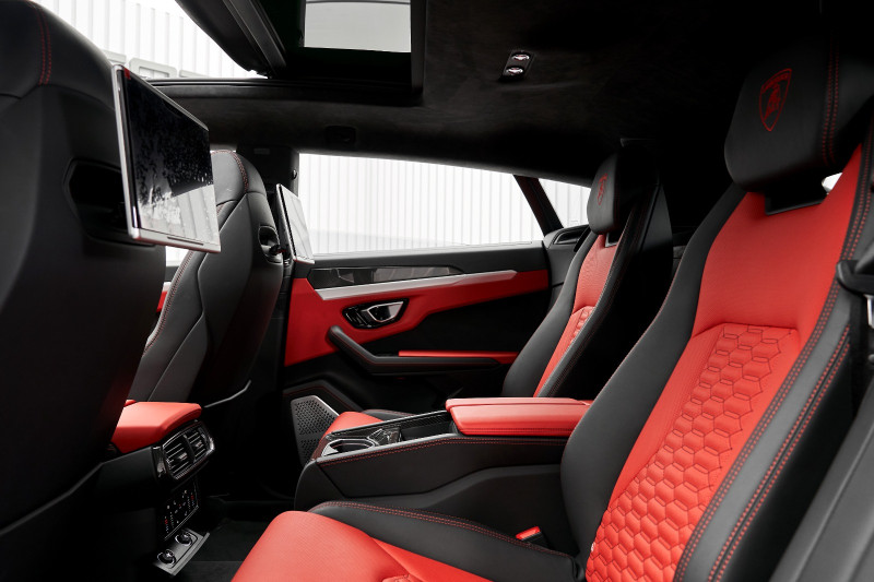 2021 Lamborghini URUS in dubai