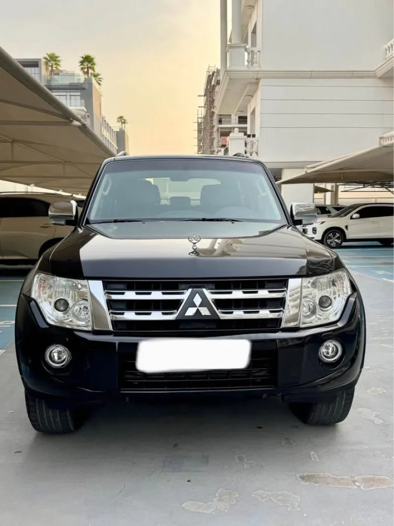 2014 ميتسوبيشي باجيرو in Dubai