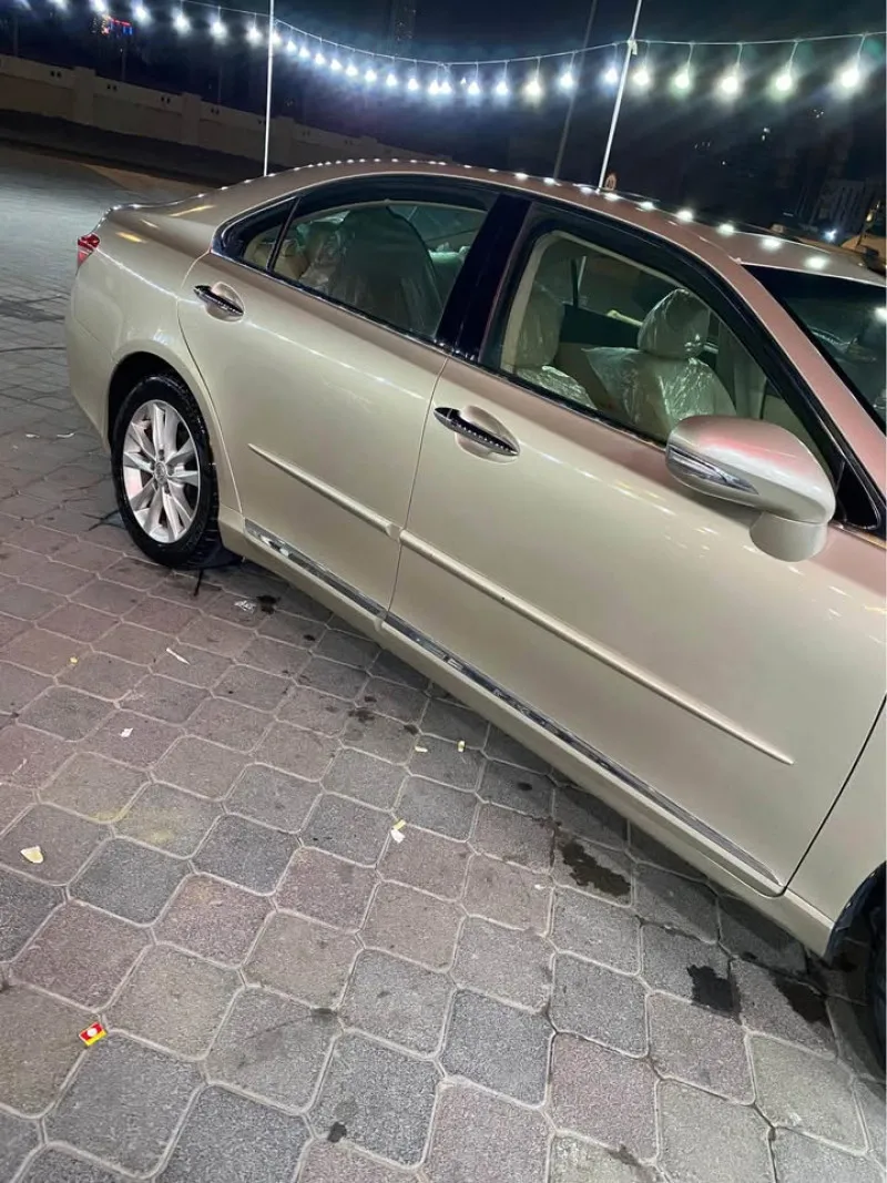 2011 لكزس ES - اي اس in Dubai