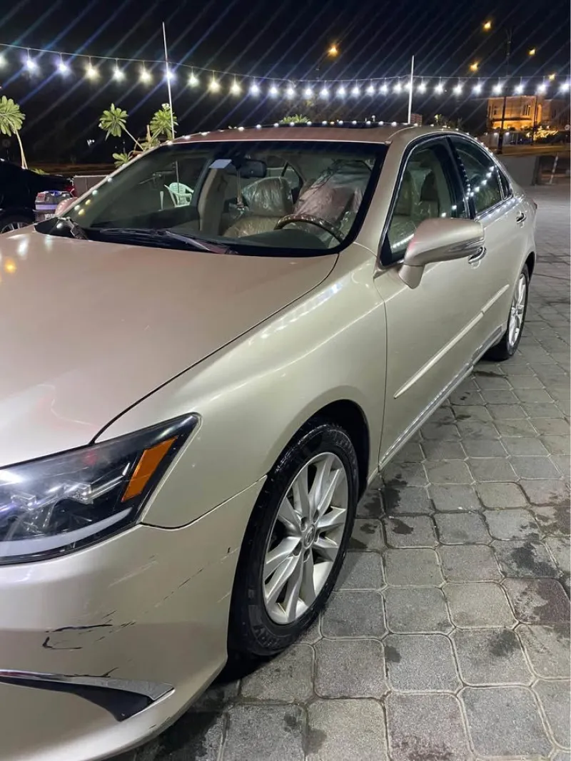 2011 لكزس ES - اي اس in Dubai