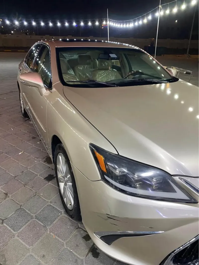 2011 لكزس ES - اي اس in Dubai
