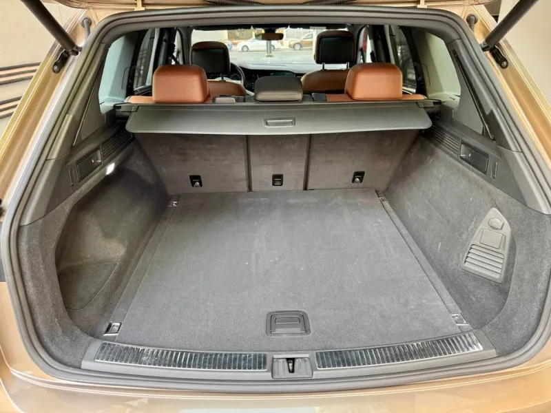 2019 Volkswagen Touareg in Dubai