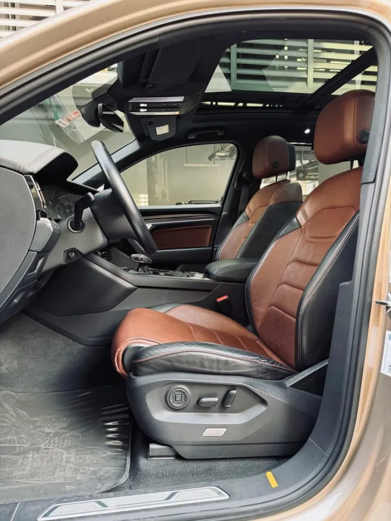 2019 Volkswagen Touareg in Dubai
