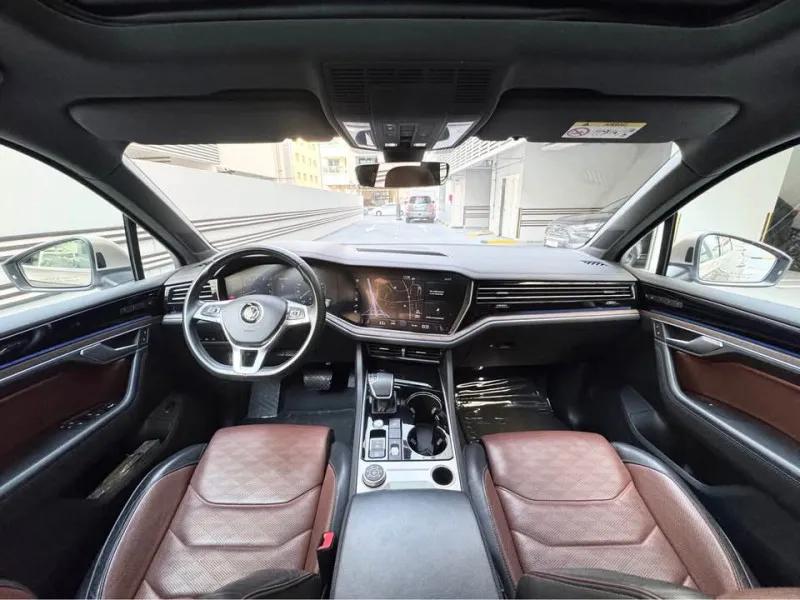 2019 Volkswagen Touareg in Dubai