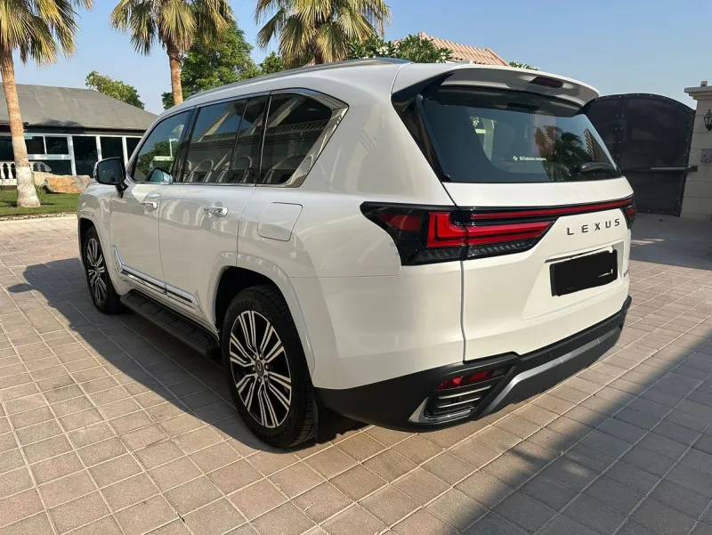 2025 Lexus LX 700 in Dubai