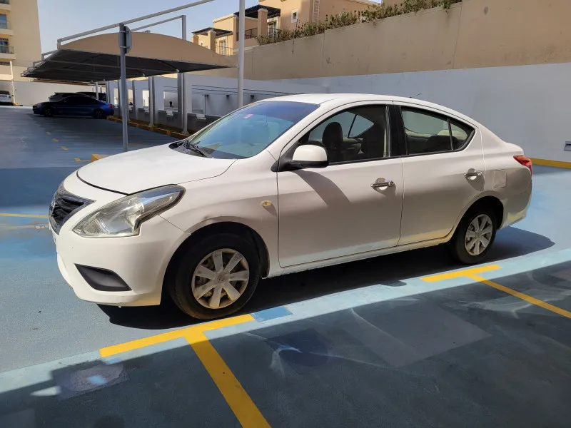 2016 نيسان صني in Dubai