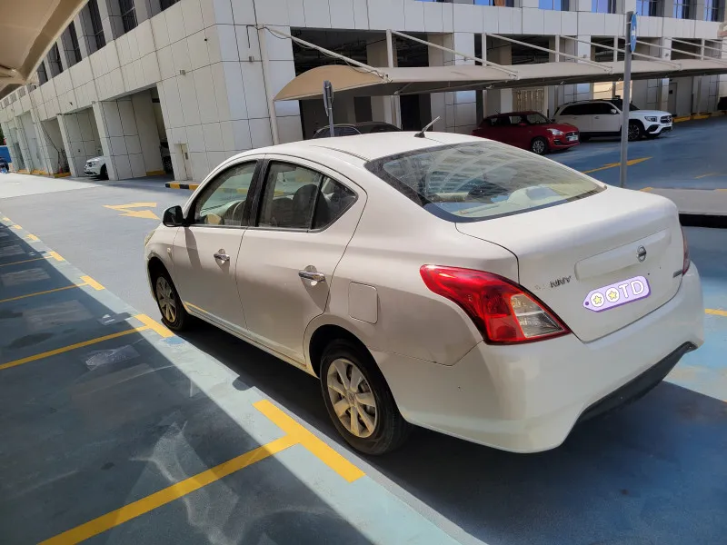 2016 نيسان صني in Dubai