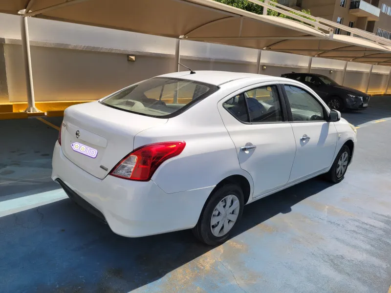 2016 نيسان صني in Dubai