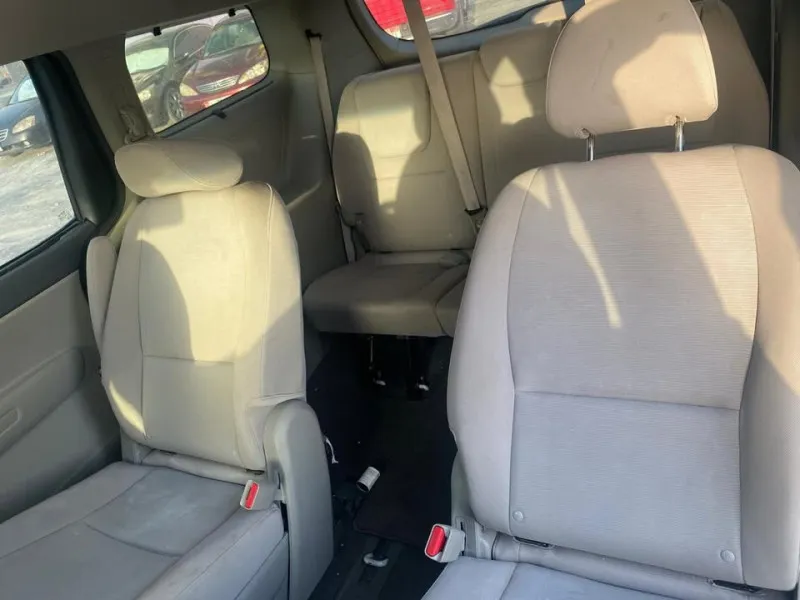 2015 Kia Sedona in Dubai