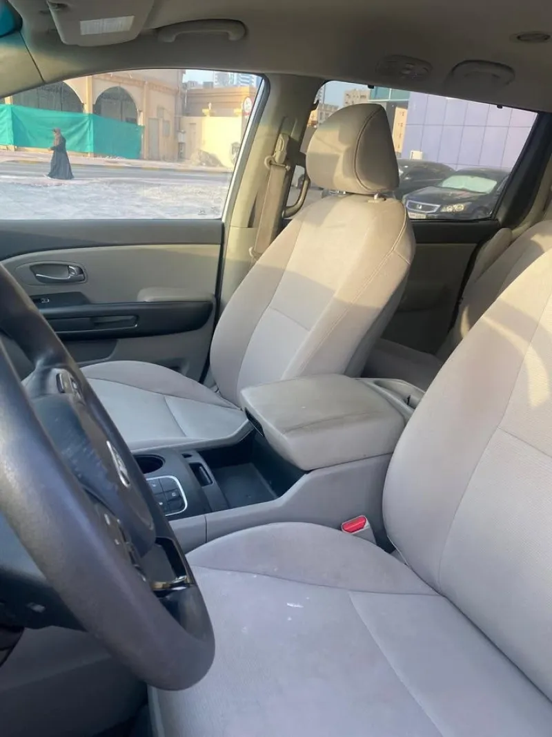 2015 Kia Sedona in Dubai