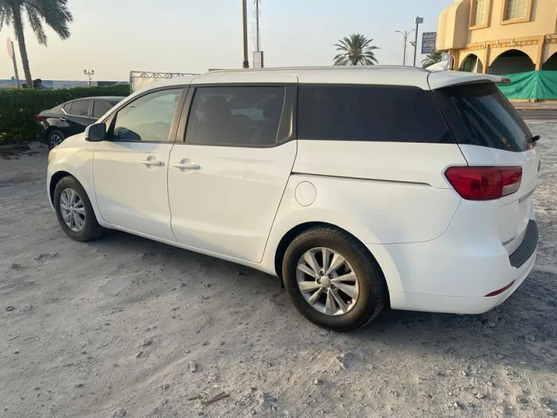 2015 Kia Sedona in Dubai