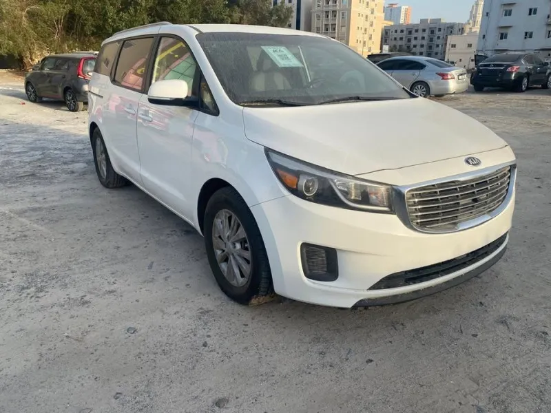 2015 Kia Sedona in Dubai