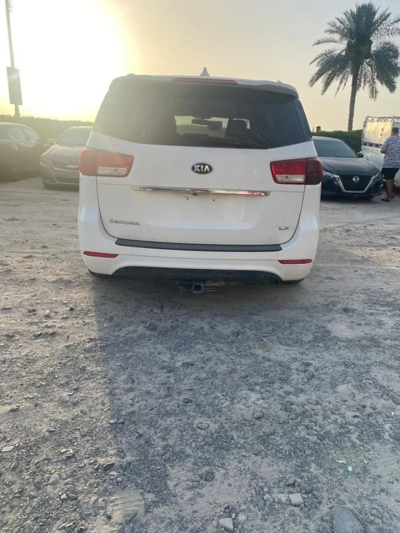 2015 Kia Sedona in Dubai
