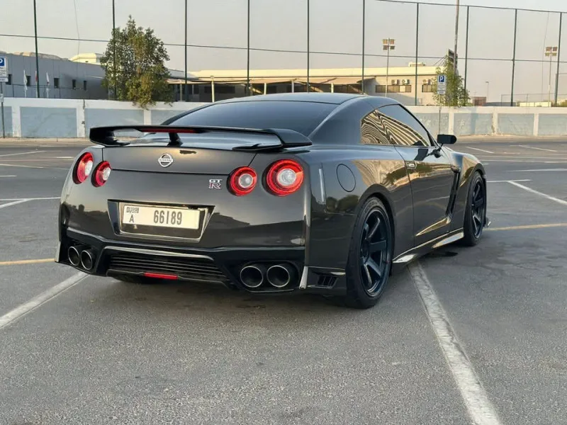 2013 نيسان جي تي آر in Dubai