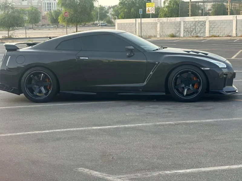 2013 نيسان جي تي آر in Dubai