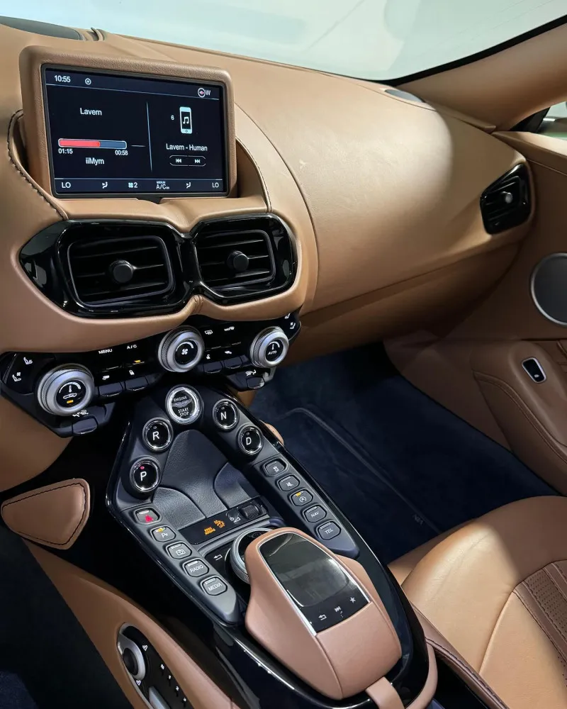 2020 Aston Martin Vantage in Dubai