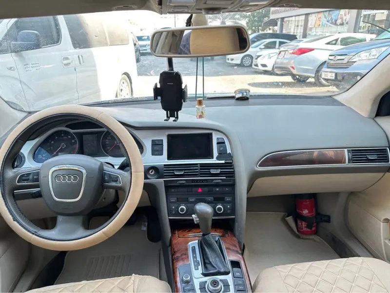 2011 اودي آي ٦ in Dubai