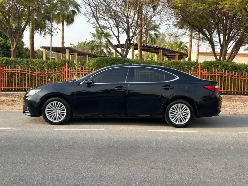 2013 Lexus ES in Dubai