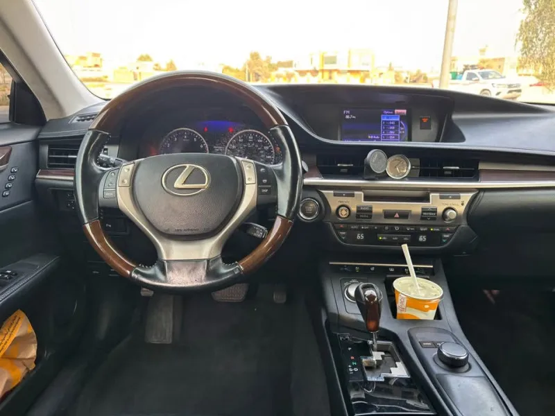 2013 Lexus ES in Dubai