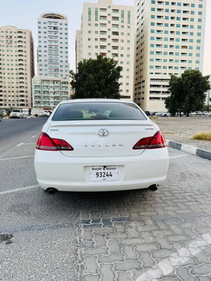 2009 تويوتا افالون in Dubai
