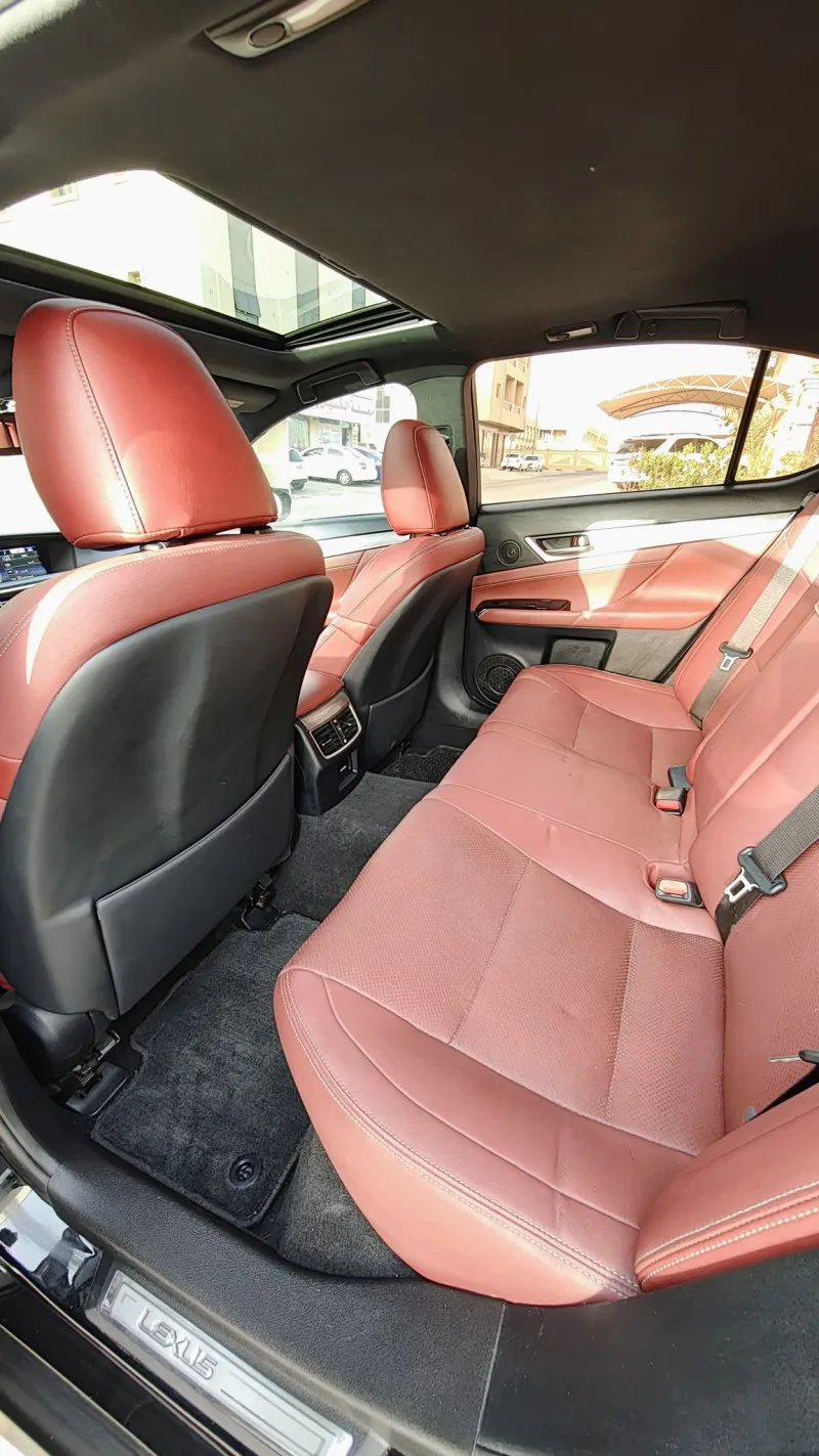 2015 Lexus GS in Dubai