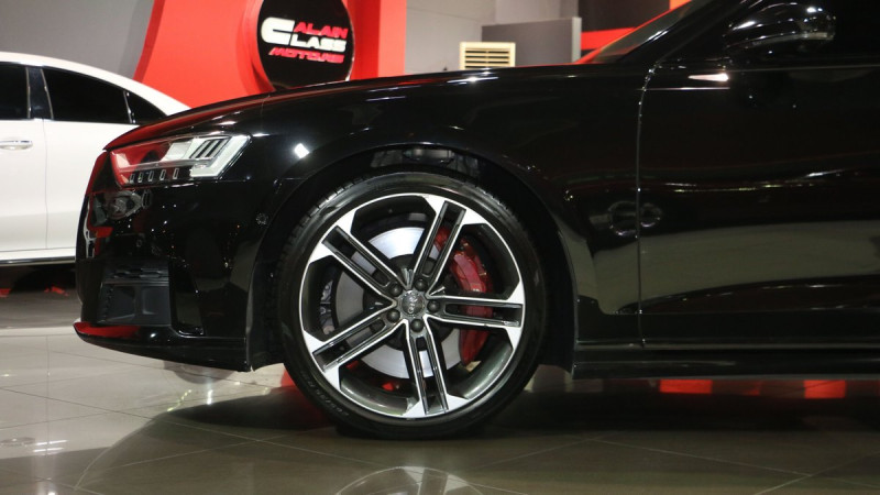 2020 Audi S8 in dubai