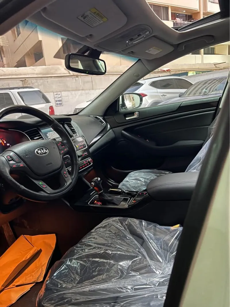 2014 كيا كادنزا in Dubai