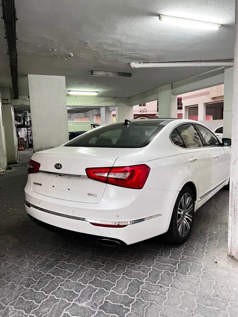 2014 كيا كادنزا in Dubai