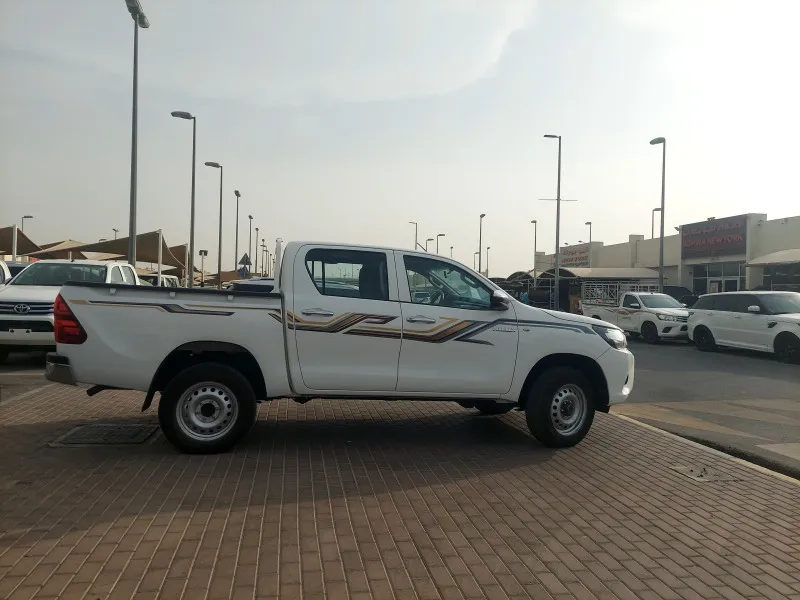 2021 تويوتا هايلوكس in Dubai