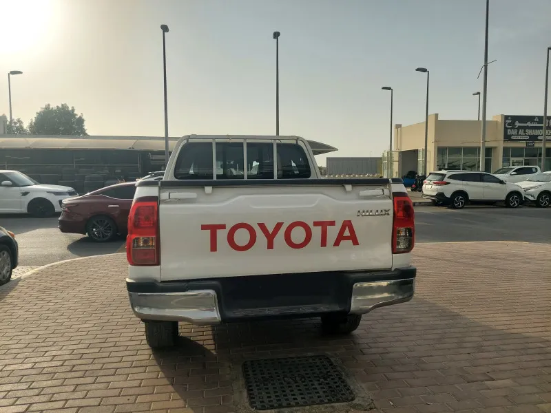 2021 تويوتا هايلوكس in Dubai