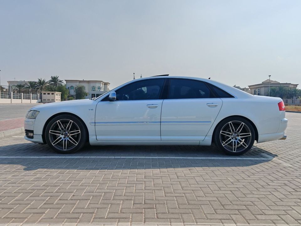 2009 Audi S8 in Dubai