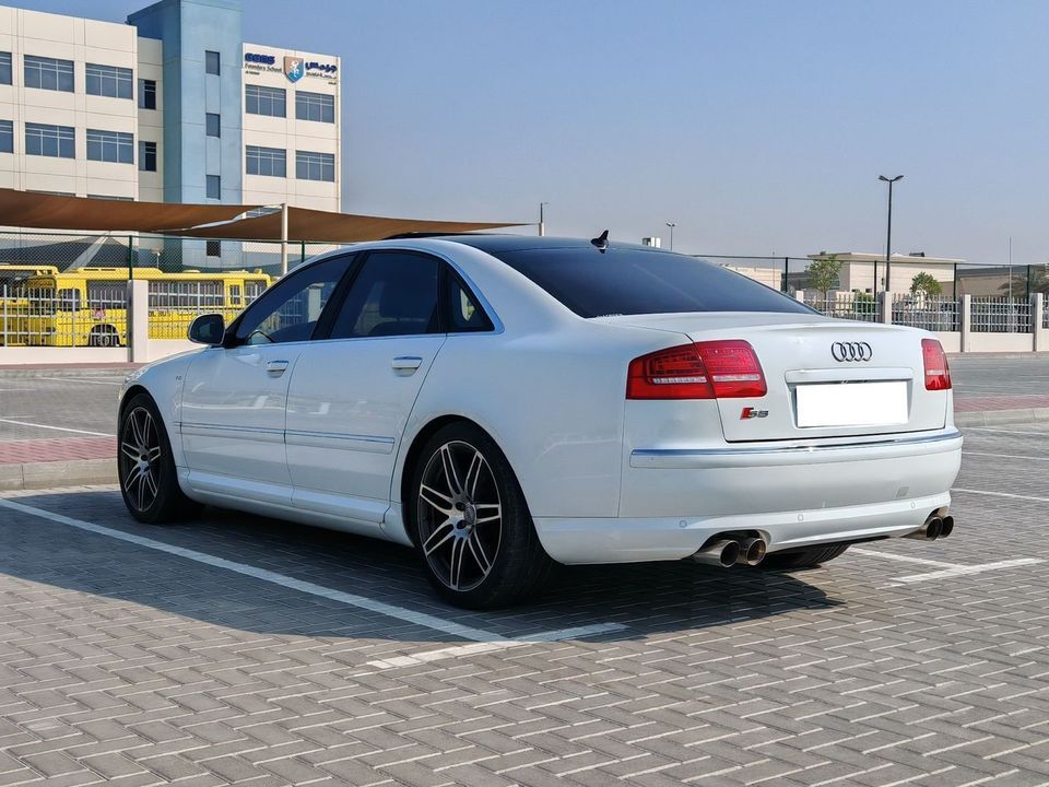 2009 Audi S8 in Dubai